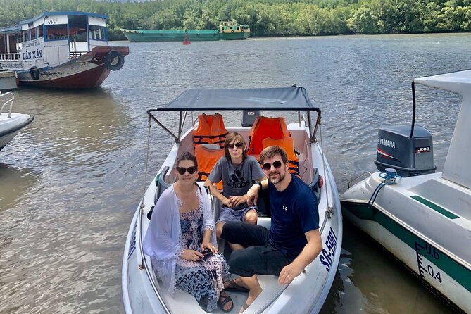 1-Day Can Gio Island-Mangrove Biosphere Reserve-Trekking - Lunch and the seafood market stop: fueling a full day in Can Gio