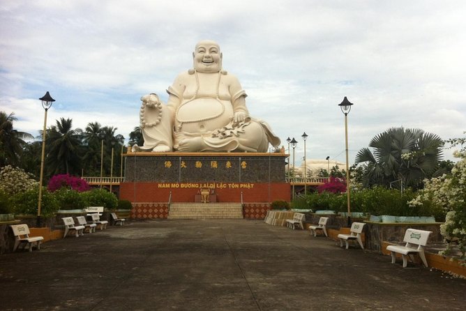 1-Day Mekong Delta Deluxe Tour: My Tho & Ben Tre (Max 10) - Lunch by the river: what’s included, what to order, and what to watch