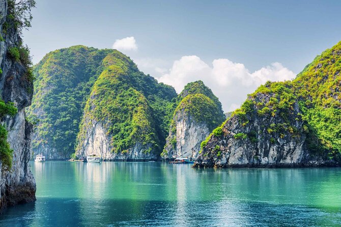 10-Day Vietnam Itinerary | Luxurious Discovery | Best 2026-27 - Day 1 in Hanoi: airport pickup and an easier first night