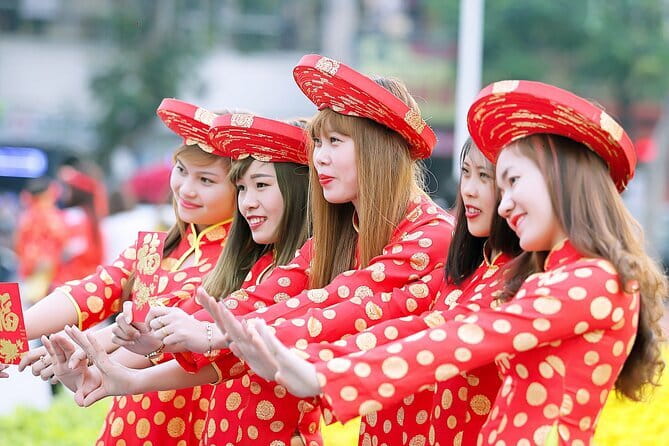 11-Day Itinerary through Vietnam: From North to South | Top 1 - Hoan Kiem Walking Street and Ngoc Son Temple for an Easy Evening Win