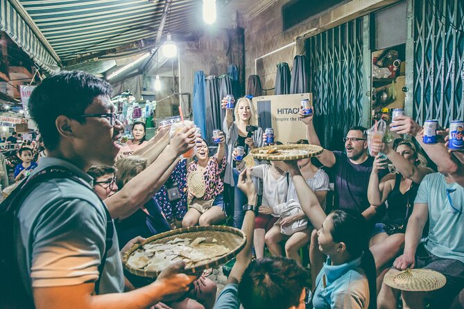 12 Tasting Street Food & Sightseeing By Scooter with Student - Thích Quảng Đức Monument Stop: A Moment of Meaning on a Fast City Ride