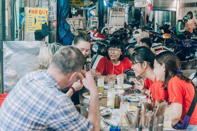 12 Tasting Street Food & Sightseeing By Scooter with Student - District 4 and Xóm Chiếu Market, Market 200 Snack Culture