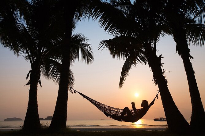 15-Day Tour to Explore Vietnam - Halong Bay sunrise cruise: iconic views without the chaos