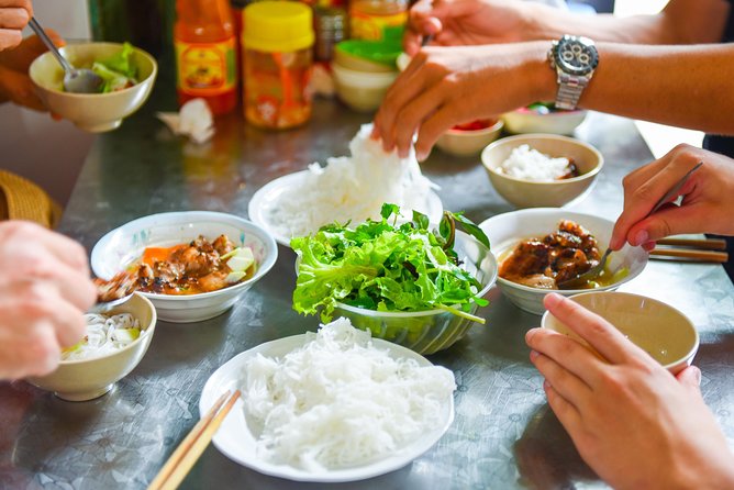 2-Day In Halong Bay Cruise With Transfer From Hanoi - Day 1: Tuan Chau Check-In, Lan Ha Bay Cruising, and Water Play