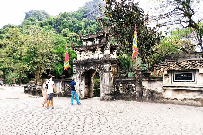 2 Day Private Tour in Ninh Binh with Mini Resort or 4 Star Hotel - Day two starts with Mua Cave: the viewpoint climb you should plan for