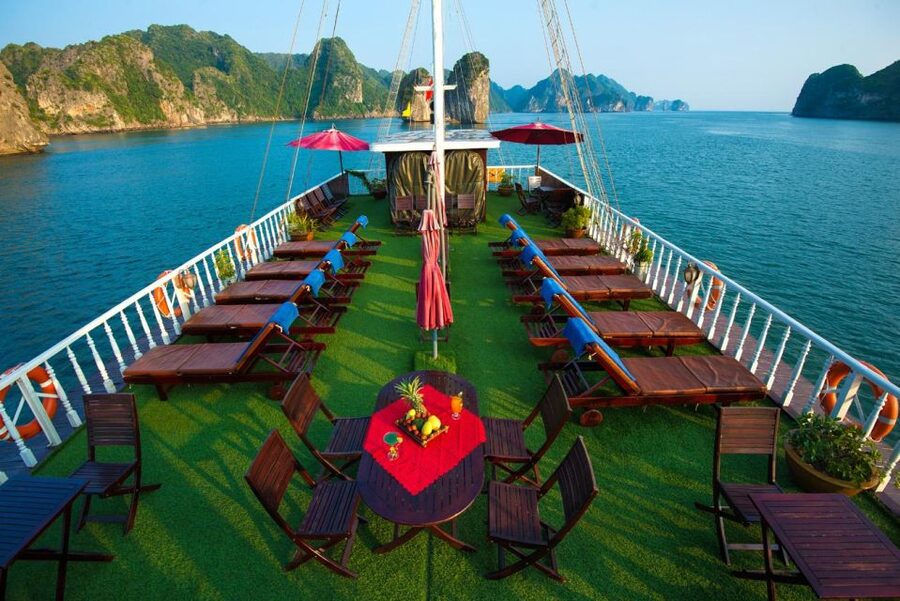 2-Day Royal Palace Ha Long Bay & Ti Top Island Cruise - Day 1 on the bay: seafood lunch, kayaking close to karst cliffs, and Ti Top viewpoints