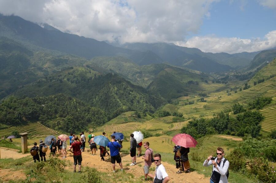 2-Day Sa Pa Ethnic Homestay Tour & Trek with Limousine Bus - The guide makes the trip: Hmong English help on a real trail