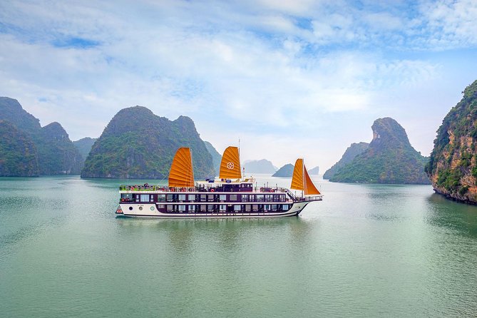 2-Days, 1-Night Halong Bay Discovery Cruise from Hanoi - Day 1 cooking class and kayaking: hands-on fun without a rushed pace