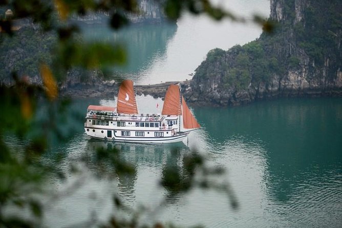 2-Days, 1-Night Halong Bay Discovery Cruise from Hanoi - The real value of a 1-night cruise that includes both sunset and sunrise