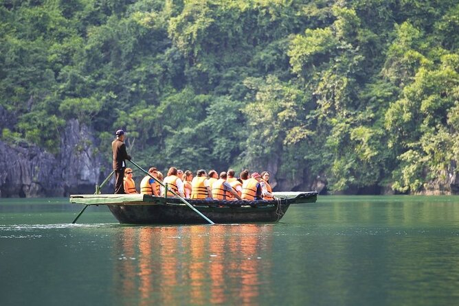 2 Days 1 Night Overnight on Cruise in Halong Bay - Kayaking or bamboo boat: pick the experience that matches your comfort