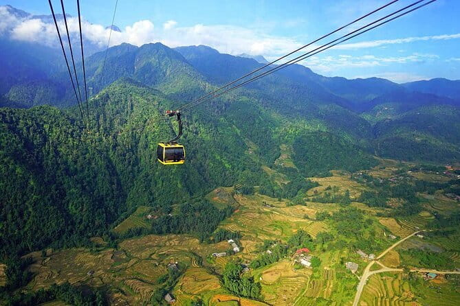 2-Days Sapa Tour with Fansipan Cable Car Trekking Three Village - Hanoi to Sapa: the early start, rest stops, and comfort