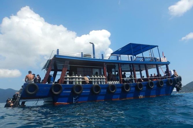 2 Fun Dives for certified Divers - The 7:30am boat run: pickup, breakfast, and getting to the reef early