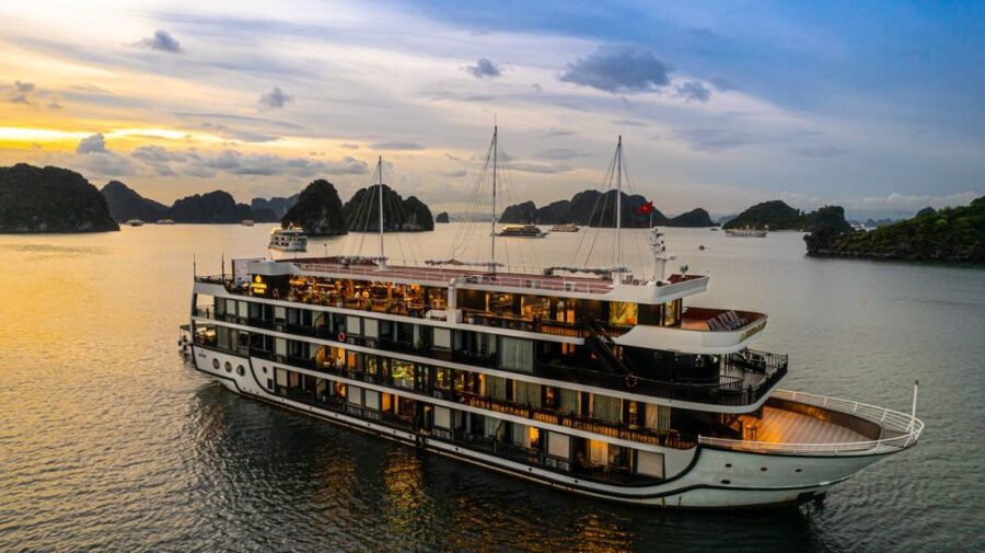 3-Day 2-Night Lan Ha Bay 5-Star Cruise - Food, drinks, and vegetarian needs on board