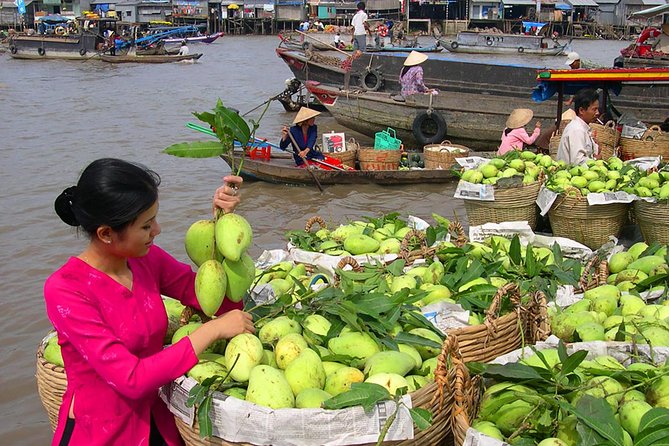 3-Day Mekong Delta Tour including: Cai Rang floating market - Day 2: Cai Rang floating market before the crowds, by boat