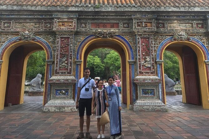 3-Hours Hue Imperial Walking Tour with Guide with Lunch/ Dinner - How the guide affects what you get out of the walk