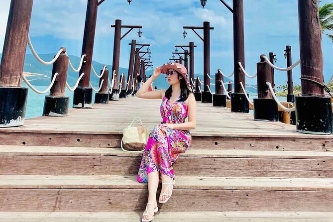 3 Islands Tour of Nha Trang - Stop 2 on Hon Mieu: the floating restaurant lunch