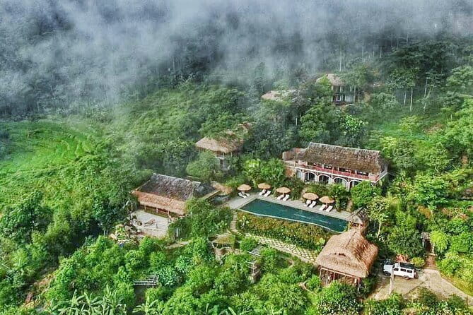 3Day Kayak & Trek to Ha Long Bay and Tamcoc (the 2nd day private) - Day 3: Tam Coc sampans through 3 tunnel grottoes and Hoa Lu temples