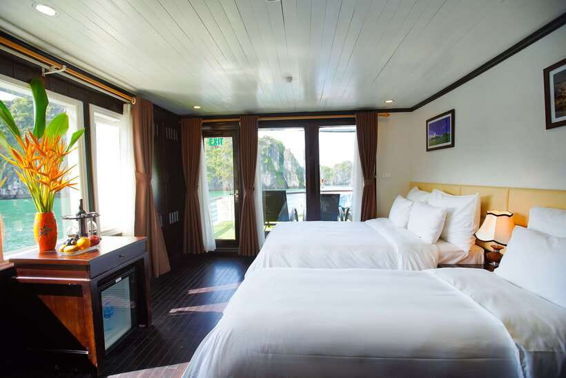 4-star Halong Paloma Cruise 2D1N Trip - Day 1 on the Water: Scenic Passages, Thien Canh Son Cave, and Emerald Water Breaks
