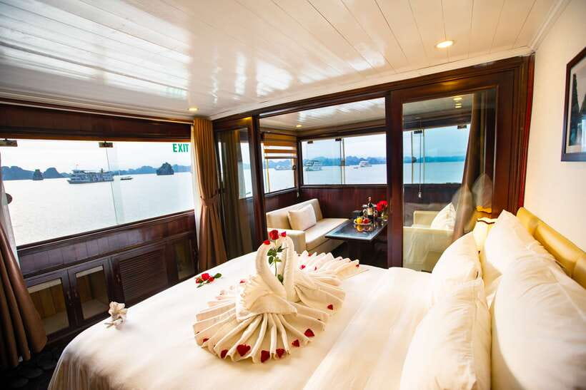 4-star Halong Paloma Cruise 2D1N Trip - Sunset to Midnight: Dinner at 19:15 and the Fun Starts After Dark
