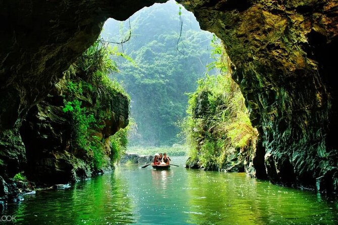 5-Day North Vietnam: Sa Pa - Ninh Binh - Halong Cruise from Hanoi - Sapa Day 1 from Hanoi: Luxury Bus, Village Walk, and Lunch Time