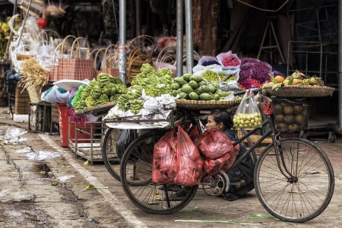 9-Day Tour of Vietnam with Airport Pick Up - Hoi An: ancient town on rails, free time on purpose