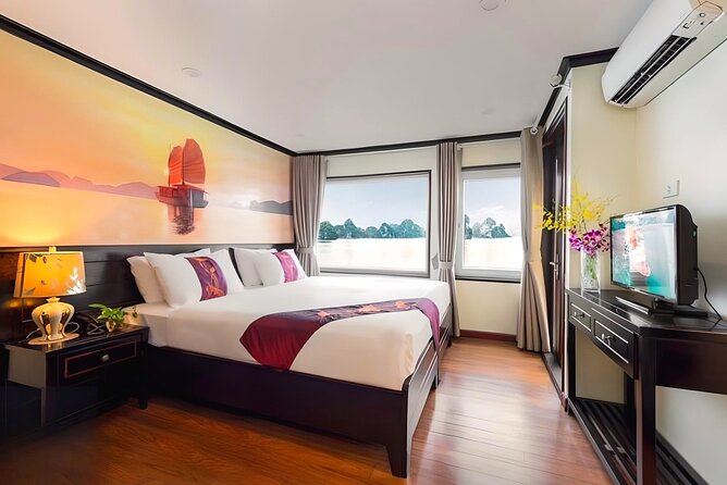 Amanda Cruise - Ha Long, Lan Ha Bay - All Inclusive 2D1N & 3D2N - Day 1 on the water: Titop Island for views, Hang Luon Cave for the fun