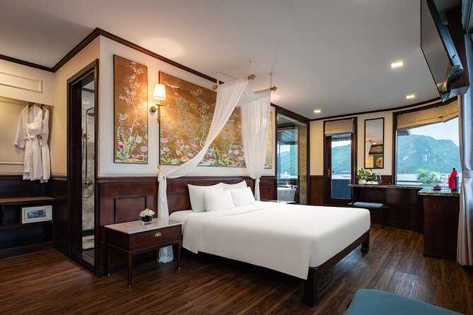 Amanda Cruise - Ha Long, Lan Ha Bay - All Inclusive 2D1N & 3D2N - Day 2: Sung Sot Cave, the Surprise moment you plan for