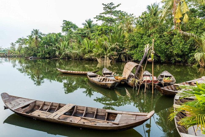 Amazing Vietnam, Cambodia and Thailand 16 Days - Hanoi and the road to Halong Bay: shifting from streets to sea air