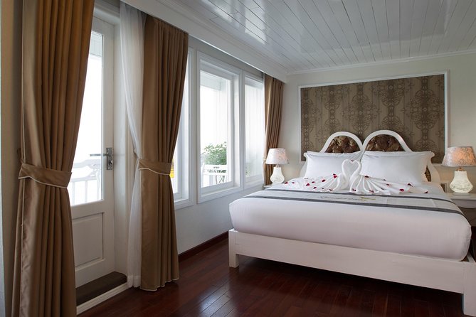 Bai Tu Long bay Luxury Cruise 2D/1N: Less touristy places, Kayaking, full meals - The day-to-day pace: less stress, more doing