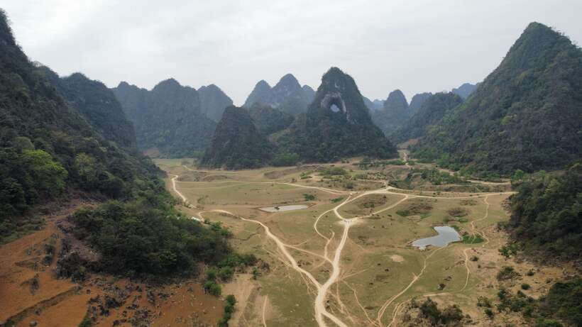 Ban Gioc Waterfall - God Eyes Mountain 1 Day By Car - Ngao Cave (Tiger Cave): stone columns, stalactites, and photo-worthy shapes