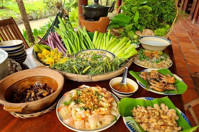 Ben Tre Mekong Zig Zag: Scooter, Sailboat, and Food (Full day) - The hammock lunch: 4 to 5 Mekong dishes plus fruit drinks that taste like the region