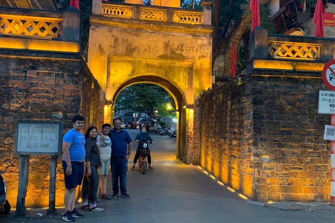 Best Hanoi Food Tour 7 Different Food Tasting Visit Train Street - Group size and timing: morning or afternoon helps