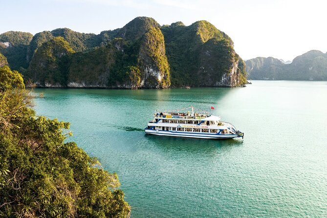 Best Value Ha Long bay 1 day - Lunch, kayak, swimming, transfer - Sung Sot Cave: the big final wow, with a climbing note