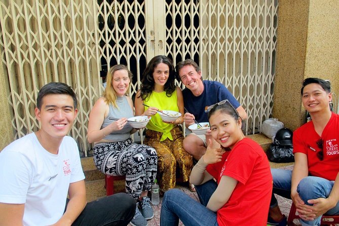 Big Eats & Small Seats - Big Eats, Small Seats, and Why This Style Fits Saigon