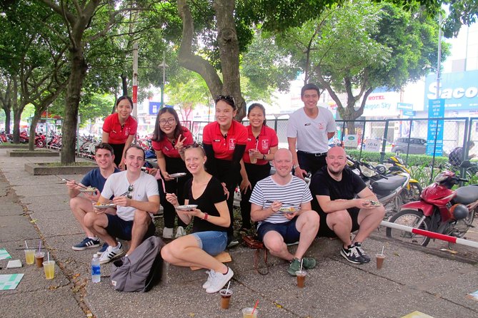 Big Eats & Small Seats - The Five-Vendor Food Loop: Papaya Salad, Pork Noodles, Clams, Crab, and More