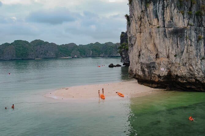 Bus Cat Ba island to Ha Noi - The Hanoi Leg: Air-Conditioned Bus With Wi-Fi to the Old Quarter