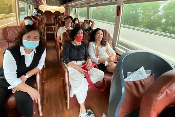 Bus Hanoi to Cat Ba Island with Cat Ba Express - The final bus to Cat Ba town: getting settled without extra work