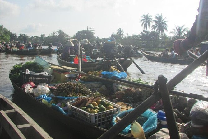 Cai Rang Floating Market Biking Cooking Class in Can Tho Rural - Vietnamese breakfast on the river: coffee, coconut water, and hu tieu