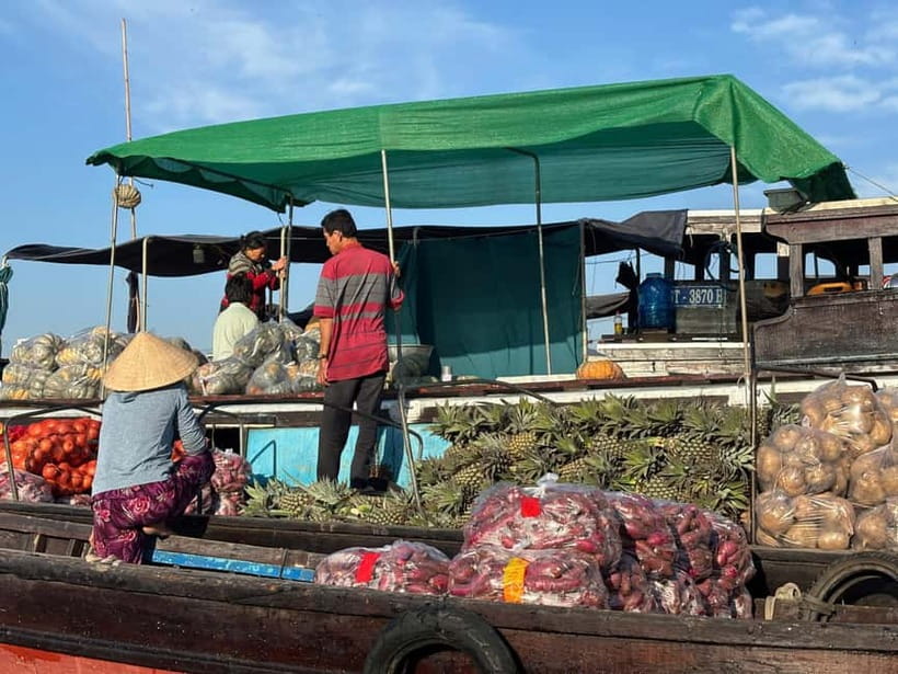 Can Tho: Floating Market, Cacao & Canals with French Guide - Breakfast on board, then fresh fruit on the river