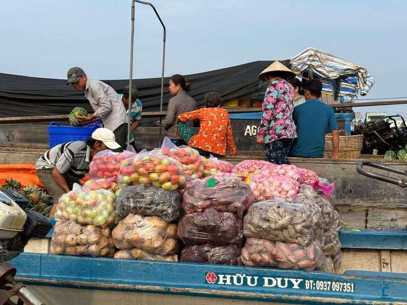 Can Tho: Floating Market, Canal, Cacao Farm & Mekong' Life - The noodle house stop that turns a snack into a craft