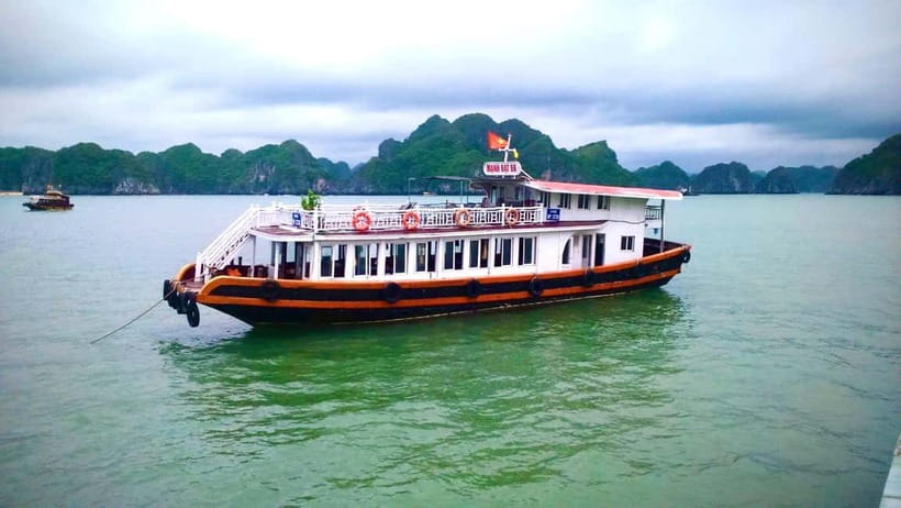CAT BA :2D1N Lan Ha bay-Ha Long bay with Plankton Excursion - Lunch on board, then a slower return