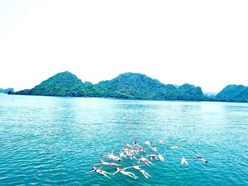 CAT BA :2D1N Lan Ha bay-Ha Long bay with Plankton Excursion - Day 1: From Bèo Harbour to the Floating Fishing Village
