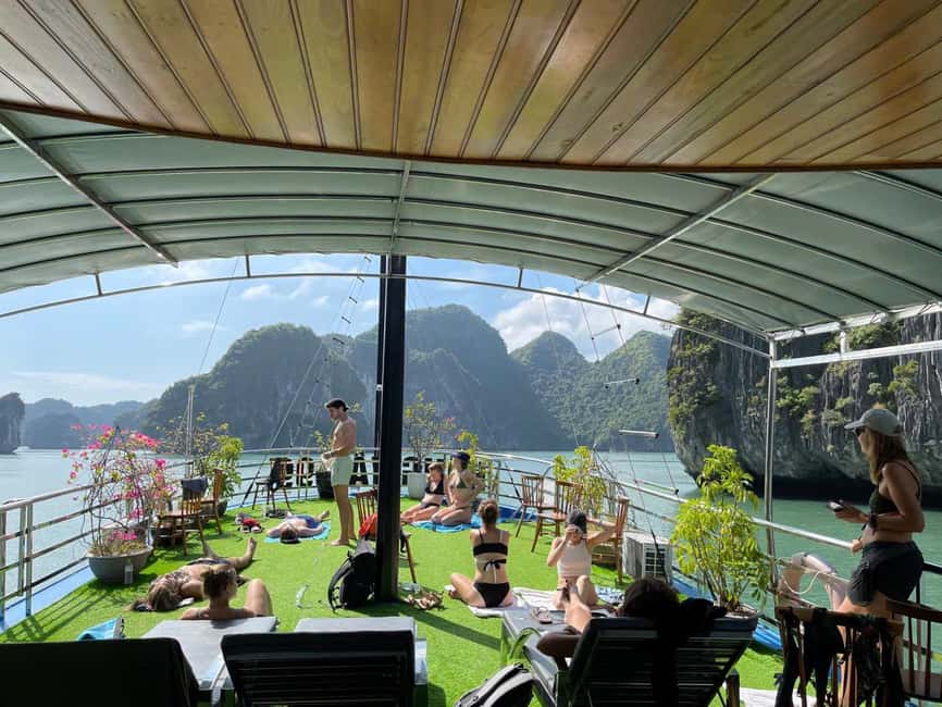 Cat Ba/Ha Noi: Lan Ha and Monkey Island Full Day Boat Trip - Three-Peach swimming and relax time on the way into Lan Ha