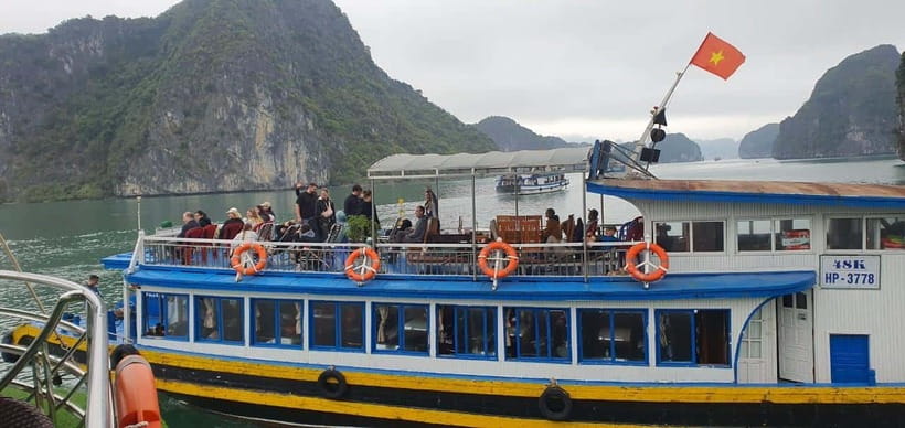 Cat Ba: Lan Ha, HaLong bay full day- biking, kayaking, lunch - First steps in Cat Ba: getting on the water, fast