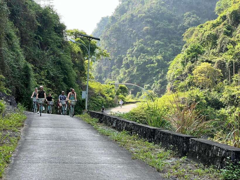 Cat Ba: Lan Ha, HaLong bay full day- biking, kayaking, lunch - Lunch on board: Vietnamese comfort food with seafood and some vegetarian choices
