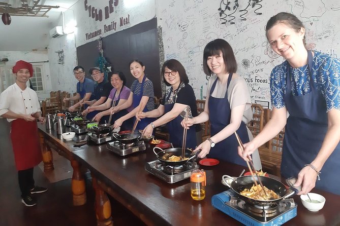 Chef Vu Cooking Class Plus Market Trip in Saigon Center (Pick up by Cyclo) - Guides, Group Size, and Who’s Cooking on Your Date
