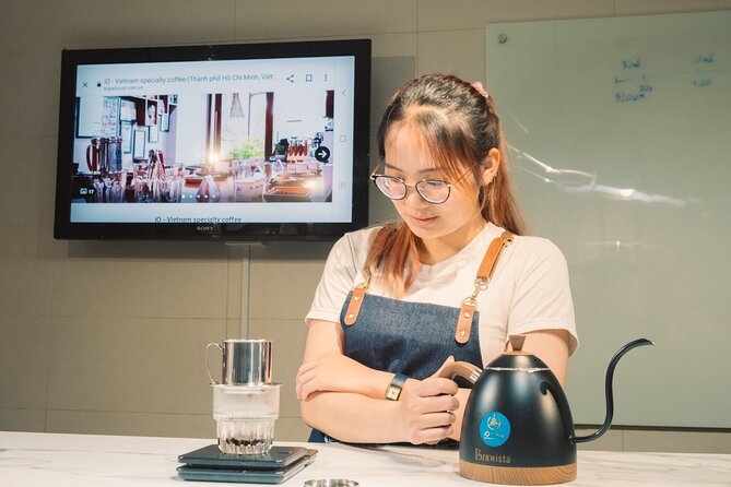 Coffee Workshop in Ho Chi Minh City: Discover the art of coffee - Roasting practice: three roast levels and your own preferences
