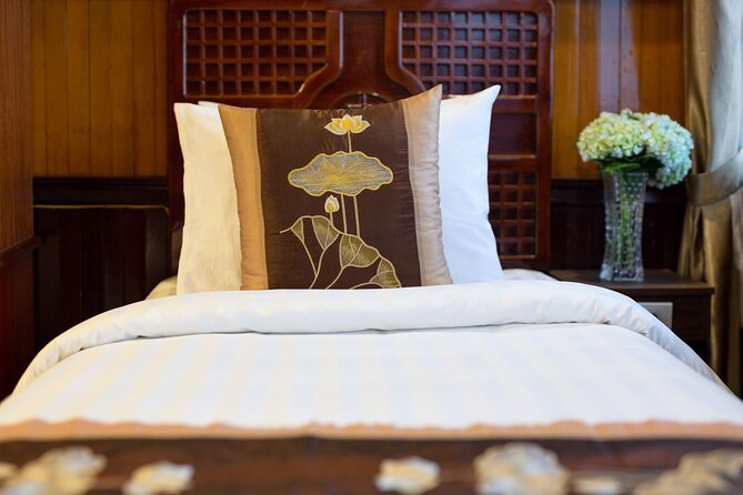 CozyBay Boutique 2D1N Kayak, Swiming ,Titop, Cave, Expressway way - Overnight on the boat: cabins, A/C, and what to pack