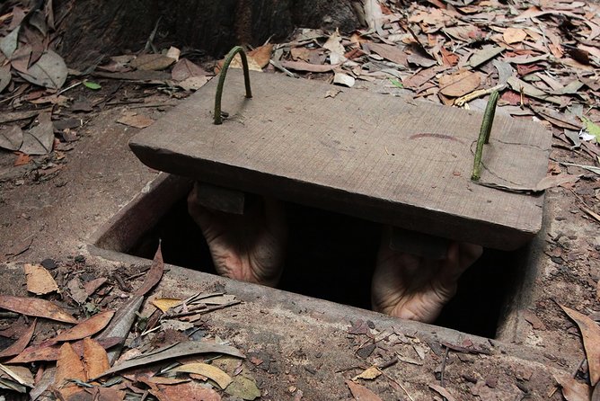 Cu Chi Tunnels - Cao Dai Temple and the Black Virgin Mountain - Private Tour - Stop 2: Cao Dai Temple, a different kind of Vietnam