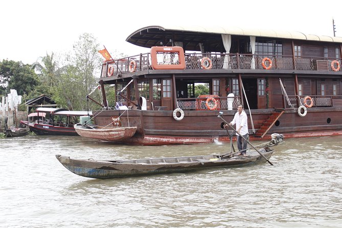 Cu Chi Tunnels - Cao Dai Temple & Black Virgin Mountain Full Day - Cao Dai Temple: the Divine Eye and a faith you can see